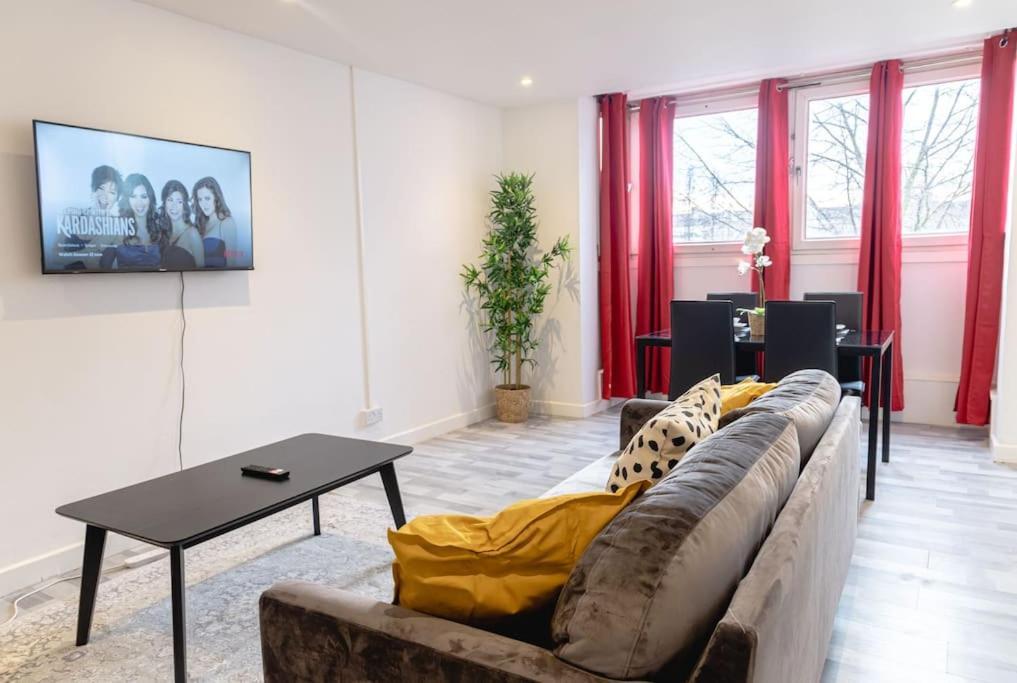 2 Bed With Free Parking Apartment ลอนดอน ภายนอก รูปภาพ